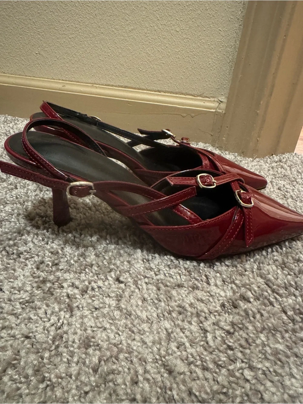 Women’s Pointed Patent Slingback Kitten Heels in Deep Red